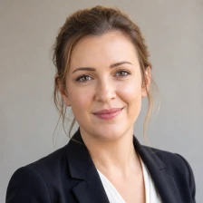 Portret avtorice Maja Oblak